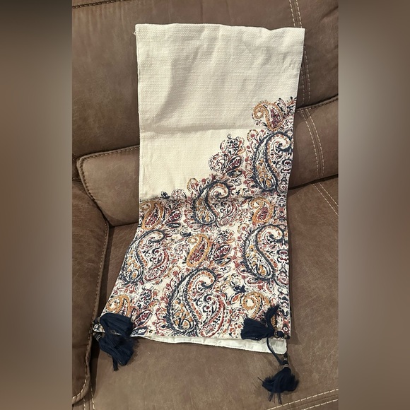 Cynthia Rowley Botanical Garden Table Runner - Thumbnail 2